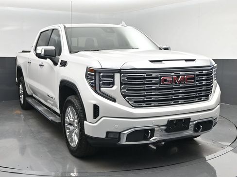 Used 2025 GMC Sierra 1500 Denali w/ Technology Package AWD/4WD image 8
