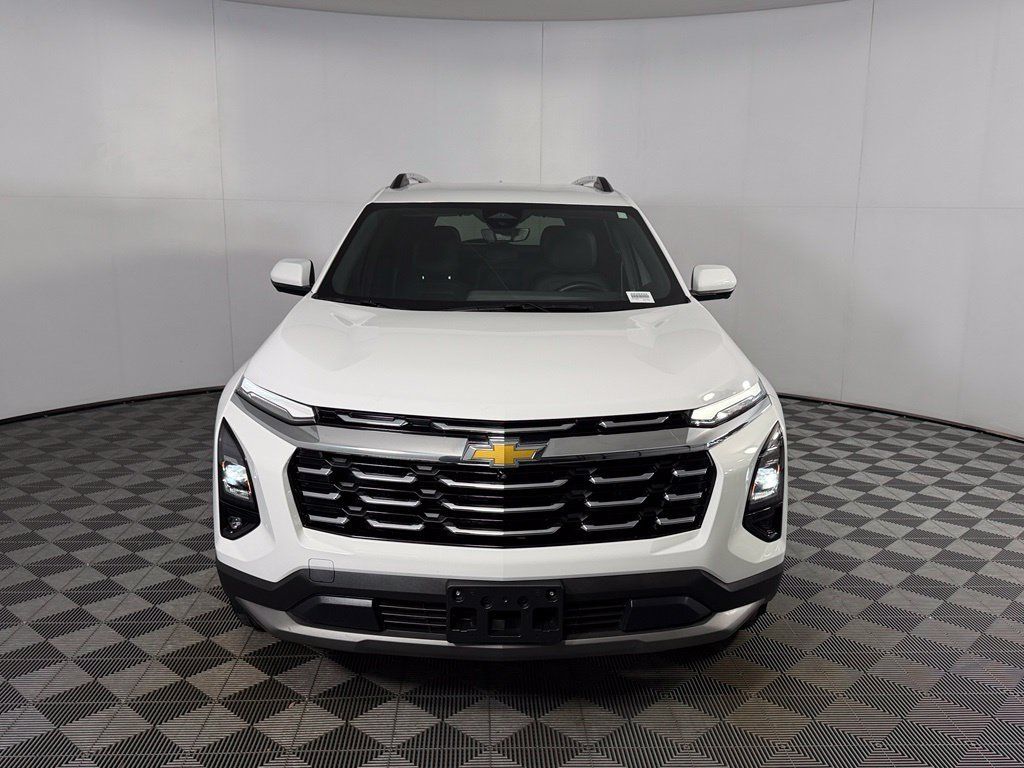 Used 2025 Chevrolet Equinox LT w/ Convenience Package II AWD/4WD image 2