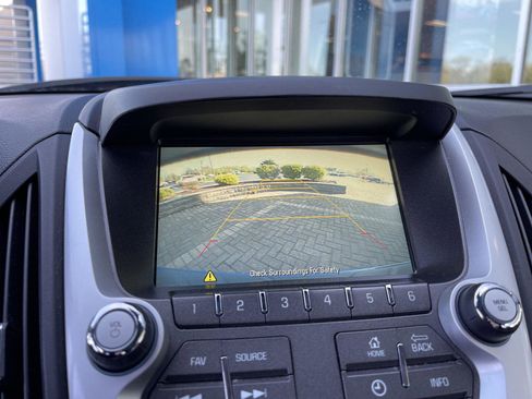 Used 2017 Chevrolet Equinox LT FWD image 22