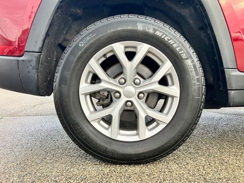 Used 2024 Jeep Grand Cherokee Limited image 13