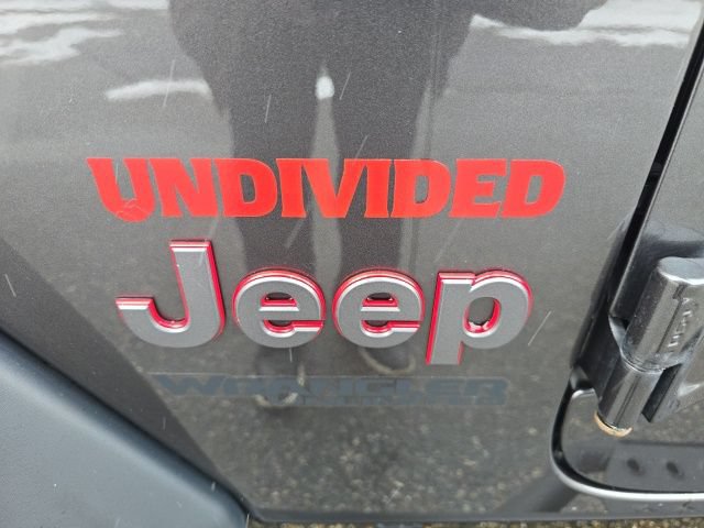 Used 2021 Jeep Wrangler Unlimited Rubicon w/ Dual Top Group AWD/4WD image 17