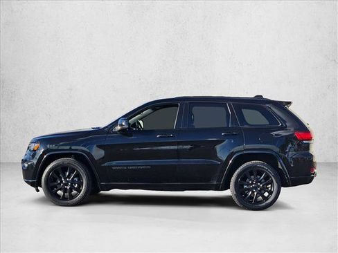 Used 2019 Jeep Grand Cherokee Altitude AWD/4WD image 9