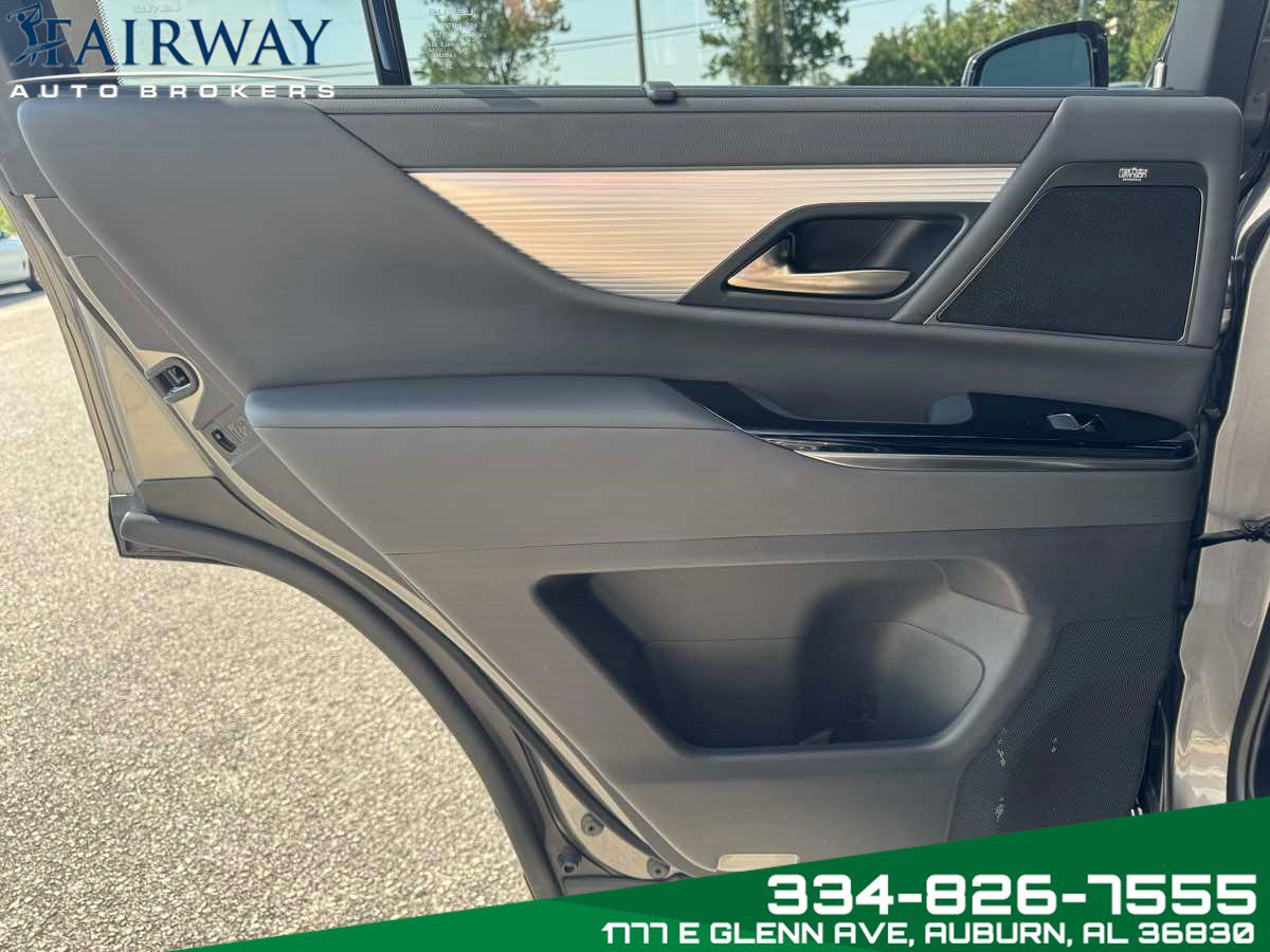 Used 2023 Lexus LX 600 F Sport w/ Accessory Package (Z1) AWD/4WD image 31