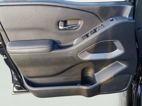 Used 2023 Nissan Frontier SV w/ SV Convenience Package image 28