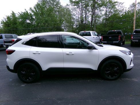Used 2023 Ford Escape Active w/ Tech Pack #1 AWD/4WD image 10