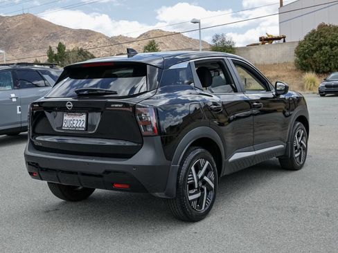 Used 2025 Nissan Kicks SV FWD image 4