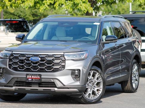 Used 2025 Ford Explorer Platinum w/ Ultimate Package AWD/4WD image 14