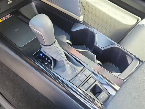 Used 2025 Toyota Camry SE w/ Convenience Package image 23