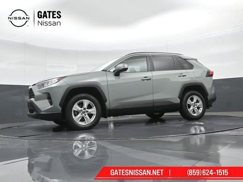 Used 2021 Toyota RAV4 XLE AWD/4WD image 39