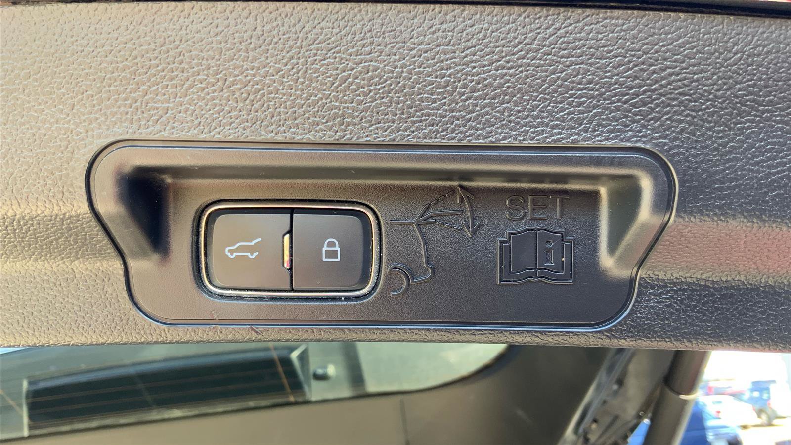 Used 2022 Ford Explorer Limited AWD/4WD image 31