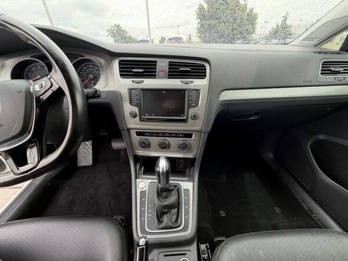 Used 2017 Volkswagen Golf SportWagen FWD image 21