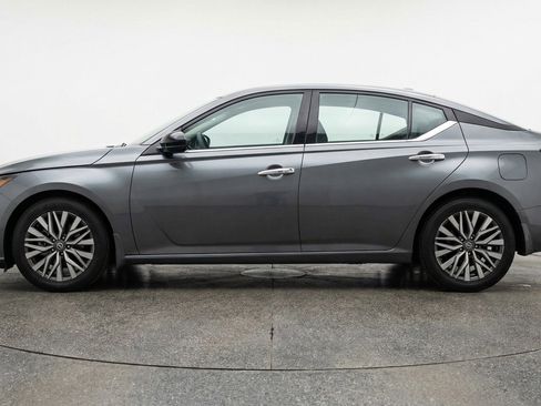 Used 2025 Nissan Altima 2.5 SV FWD image 5