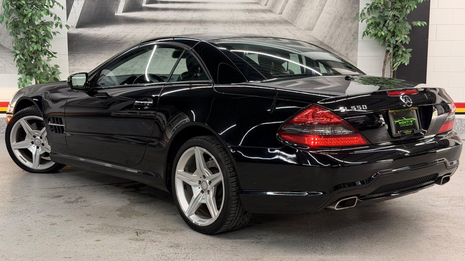 Used 2011 Mercedes-Benz SL 550 image 4