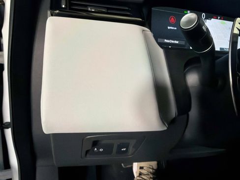 Used 2025 Land Rover Range Rover Velar Dynamic SE image 46