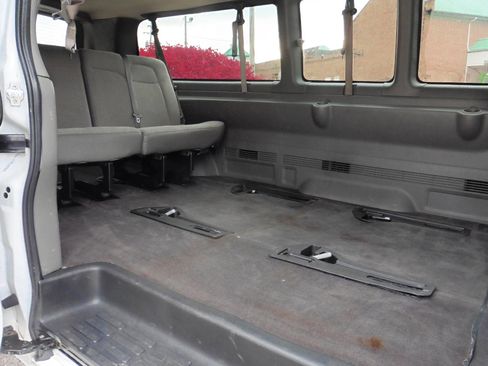 Used 2019 Chevrolet Express 3500 LT w/ LT Preferred Equipment Group image 3