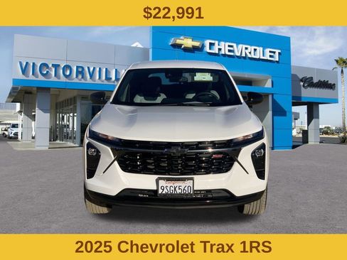 Certified 2025 Chevrolet Trax RS w/ Driver Confidence Package FWD image 2