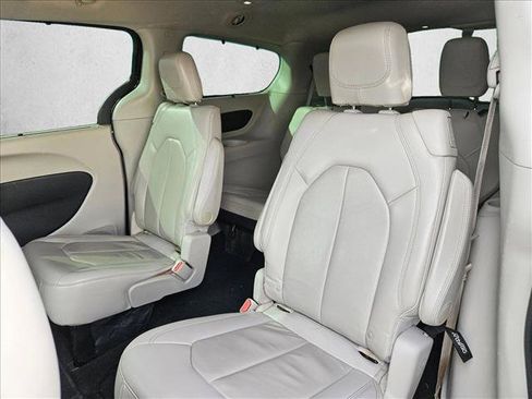 Used 2017 Chrysler Pacifica Touring-L w/ Tire & Wheel Group image 20