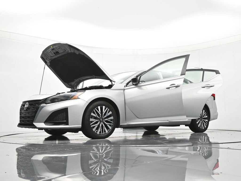 Certified 2025 Nissan Altima 2.5 SV FWD image 48