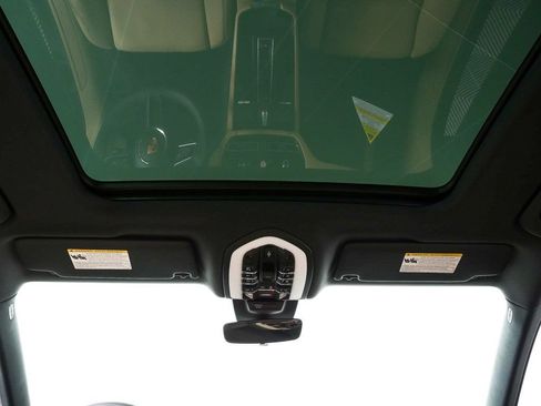 Used 2026 Porsche Macan AWD/4WD image 21