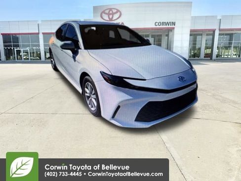 Used 2025 Toyota Camry LE image 10