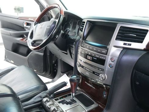 Used 2013 Lexus LX 570 4WD w/ Luxury Pkg image 29