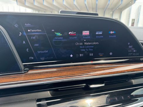 Used 2023 Cadillac Escalade ESV Premium Luxury w/ Performance Package AWD/4WD image 11