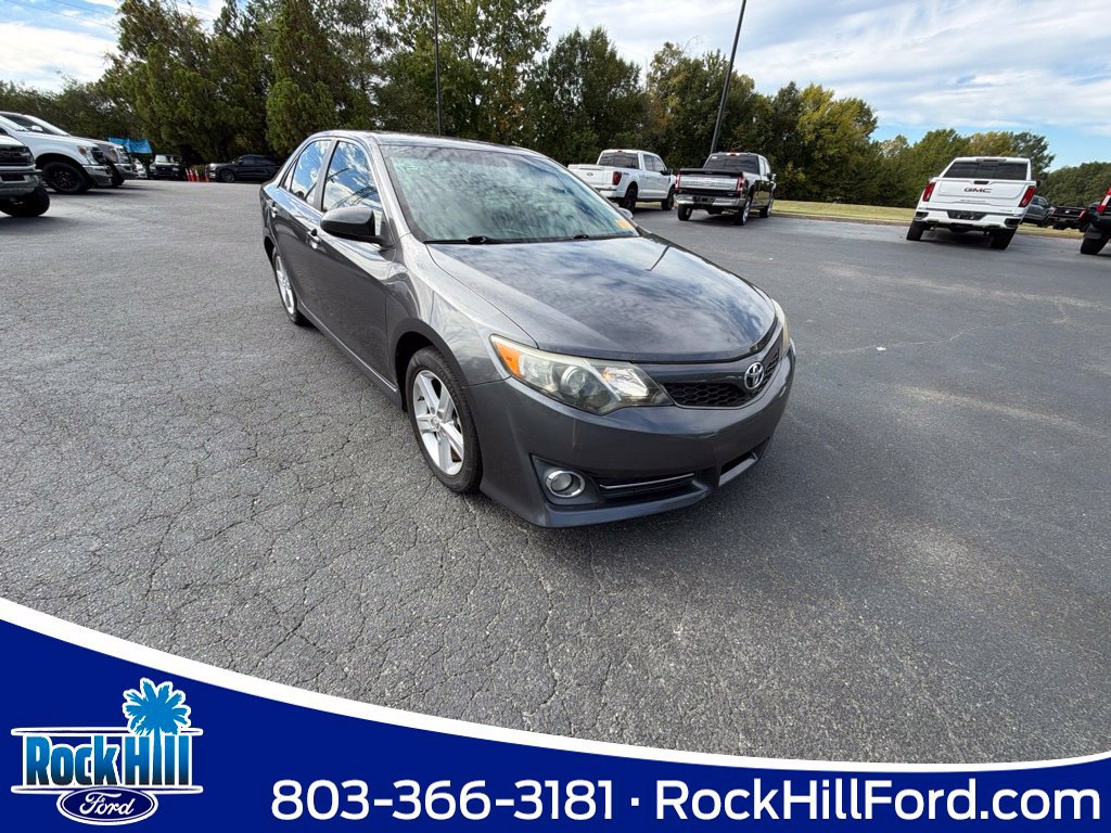 Used 2014 Toyota Camry SE FWD image 1