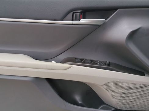 Used 2024 Toyota Camry SE image 11