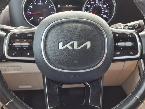 Used 2022 Kia Carnival LX FWD image 17
