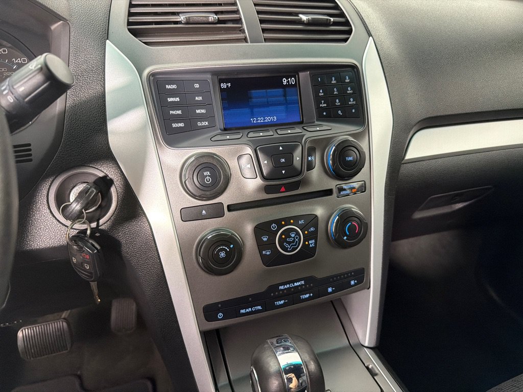 Used 2014 Ford Explorer XLT AWD/4WD image 13