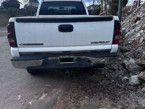 Used 2004 Chevrolet Silverado 2500 LT w/ Heavy-Duty Power Package image 2