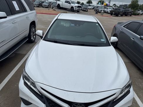 Used 2019 Toyota Camry SE FWD image 21