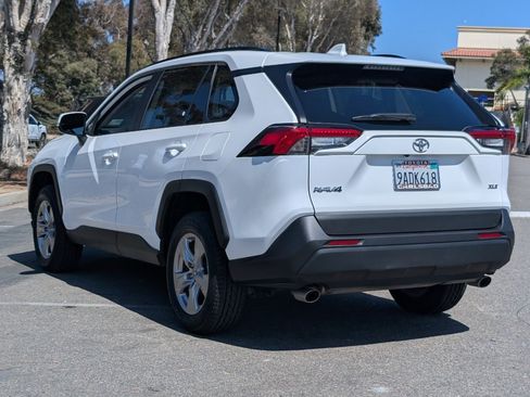 Used 2022 Toyota RAV4 XLE w/ Convenience Package FWD image 12