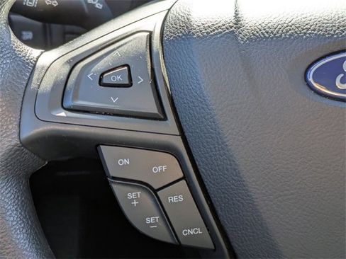 Used 2021 Ford Edge SE image 17