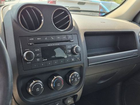 Used 2016 Jeep Patriot Latitude AWD/4WD image 9