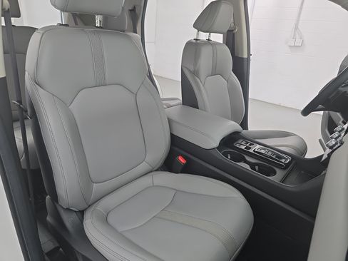 Used 2024 Honda Pilot EX-L image 10
