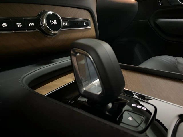 Used 2024 Volvo XC90 T8 Plus w/ Protection Package Premier AWD/4WD image 55