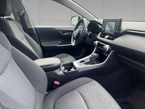 Used 2021 Toyota RAV4 XLE w/ Convenience Package image 17