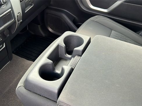 Used 2017 Nissan Titan SV image 26