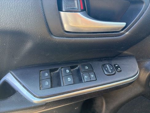 Used 2015 Toyota Camry LE image 13