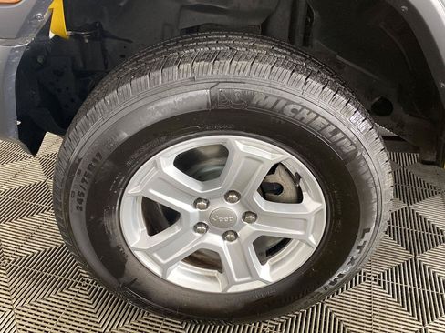 Used 2019 Jeep Wrangler Sport AWD/4WD image 14