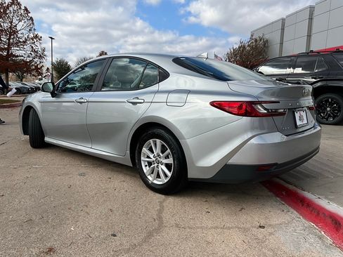 Used 2025 Toyota Camry LE image 8