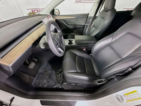 Used 2024 Tesla Model Y Long Range AWD/4WD image 24