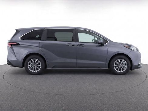 Used 2025 Toyota Sienna LE AWD/4WD image 7