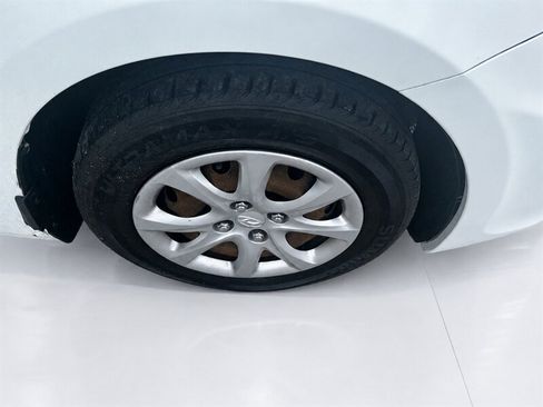 Used 2012 Hyundai Accent GS FWD image 27