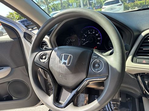 Used 2019 Honda HR-V LX image 55