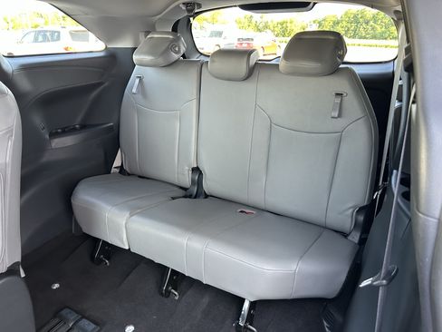 Used 2025 Toyota Sienna XLE FWD image 23