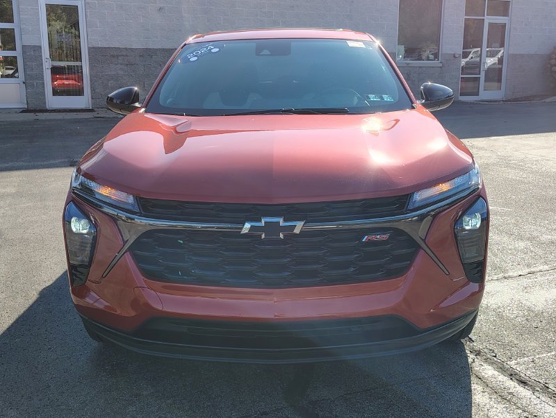 Used 2024 Chevrolet Trax RS w/ Sunroof Package FWD image 9