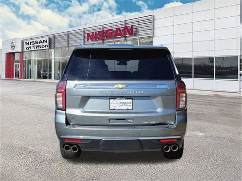 Used 2023 Chevrolet Suburban Premier RWD image 5
