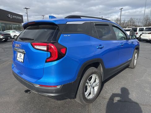 Used 2024 GMC Terrain SLE w/ Driver Convenience Package image 5